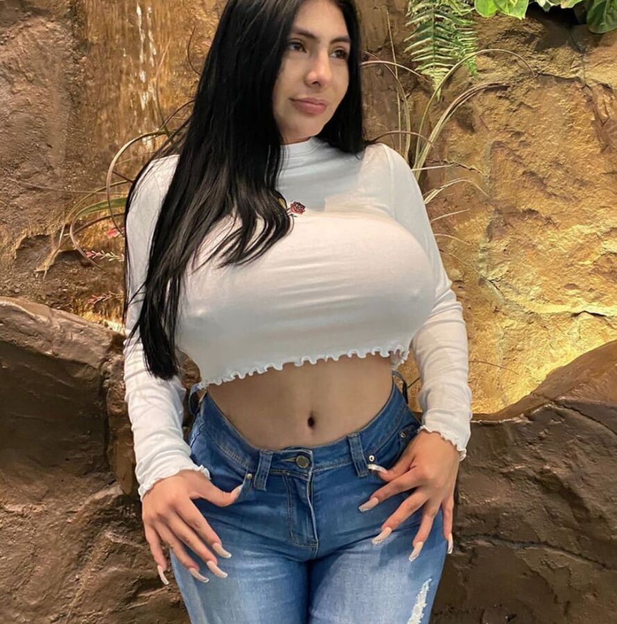 NO BRA club HUGE BOOBS and JUICY JUGGS edition
