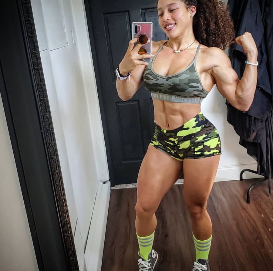 In The Gym: Workout Chick &amp; Fitness Babes