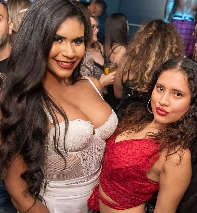 Girls partying in club - Paris