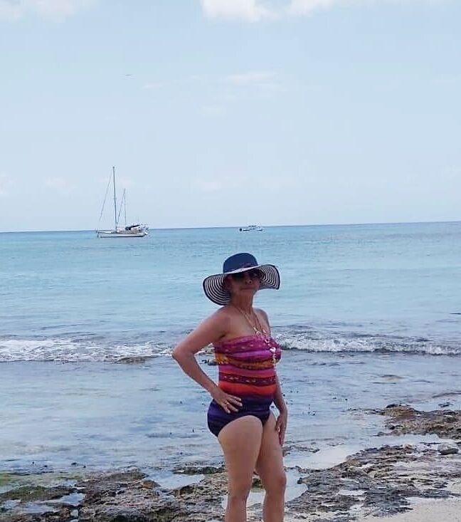 Mi tia culona y tetona - Cougar mom with Big ass and tits