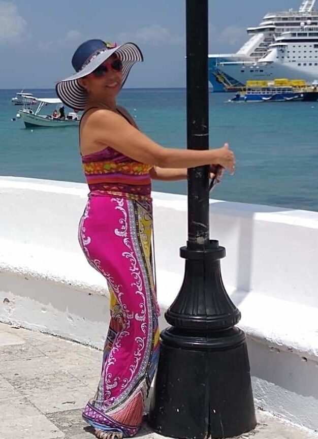 Mi tia culona y tetona - Cougar mom with Big ass and tits
