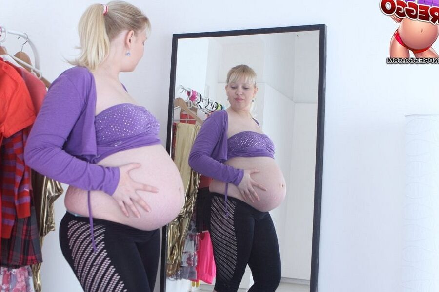 Pregnant Jenny from MyPreggo.com