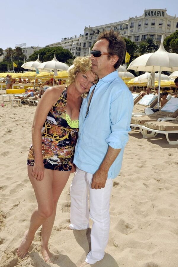 Jeane Manson loves the beach