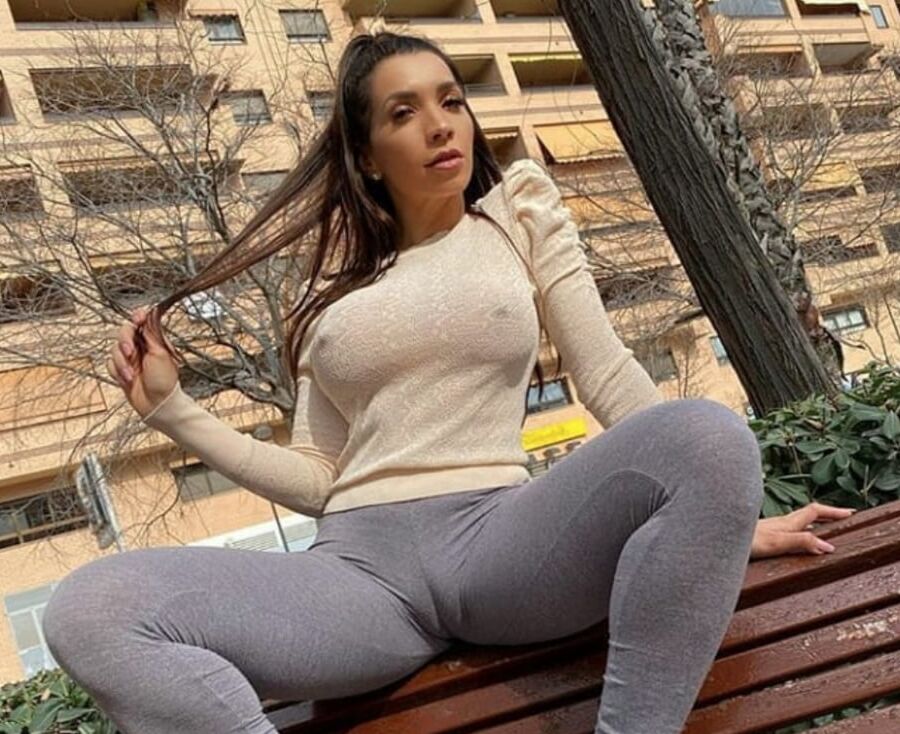 NO BRA club HUGE BOOBS and JUICY JUGGS edition