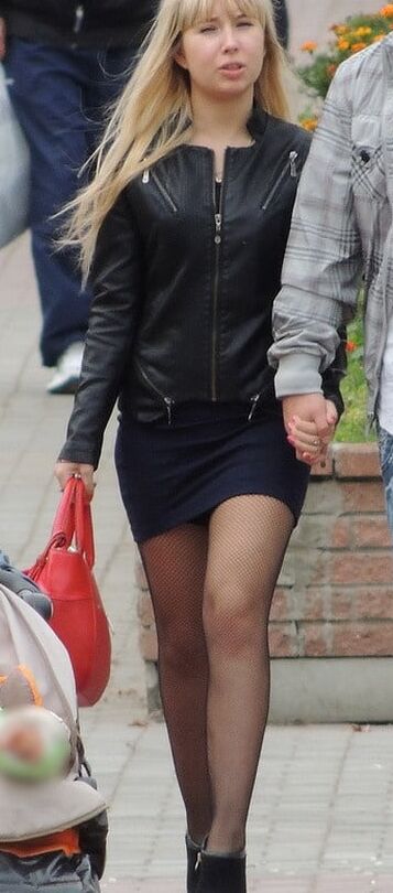 Street Pantyhose - Blonde Shopper in Tan Pantyhose