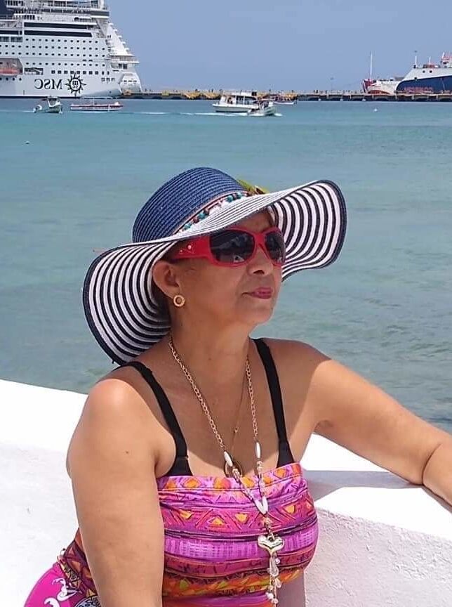 Mi tia culona y tetona - Cougar mom with Big ass and tits
