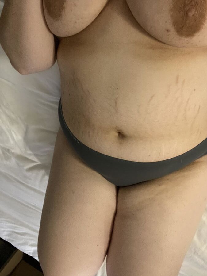 Big-titted stretchmarked beauty