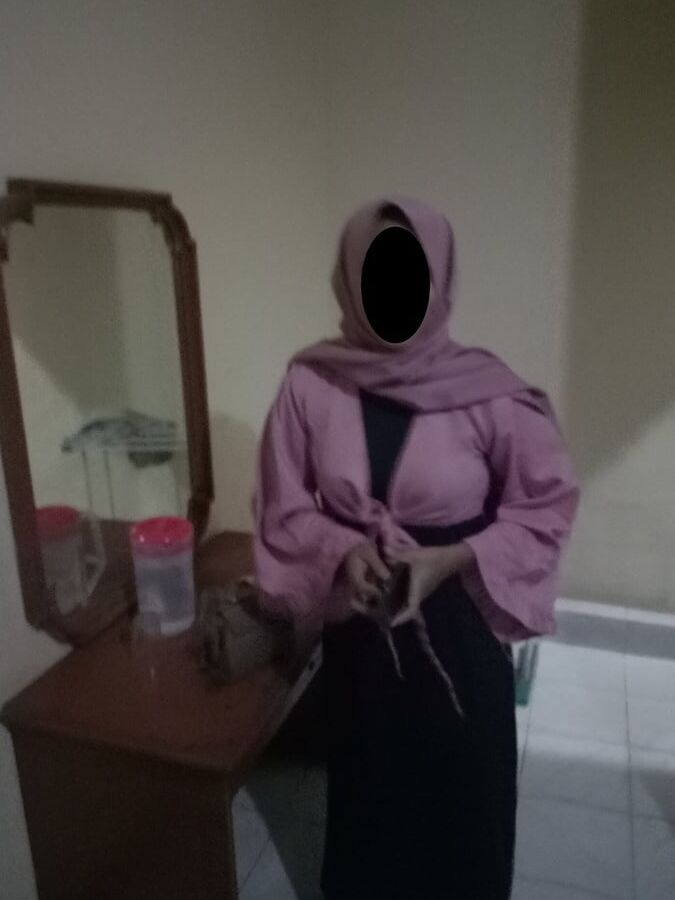 Hot Indonesian Girl