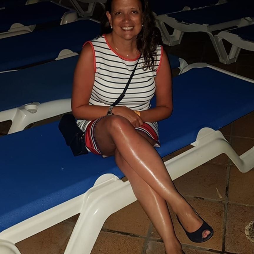 hot milf Isabel - comment and rate
