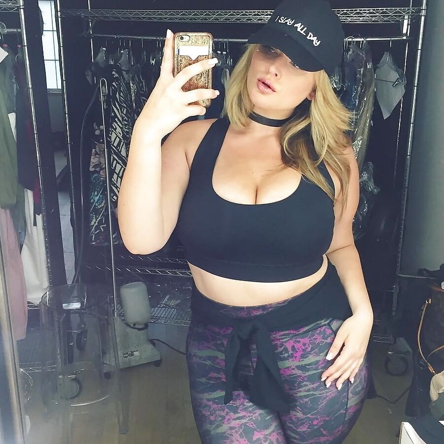 Hot Outfits - What Should I Wear?