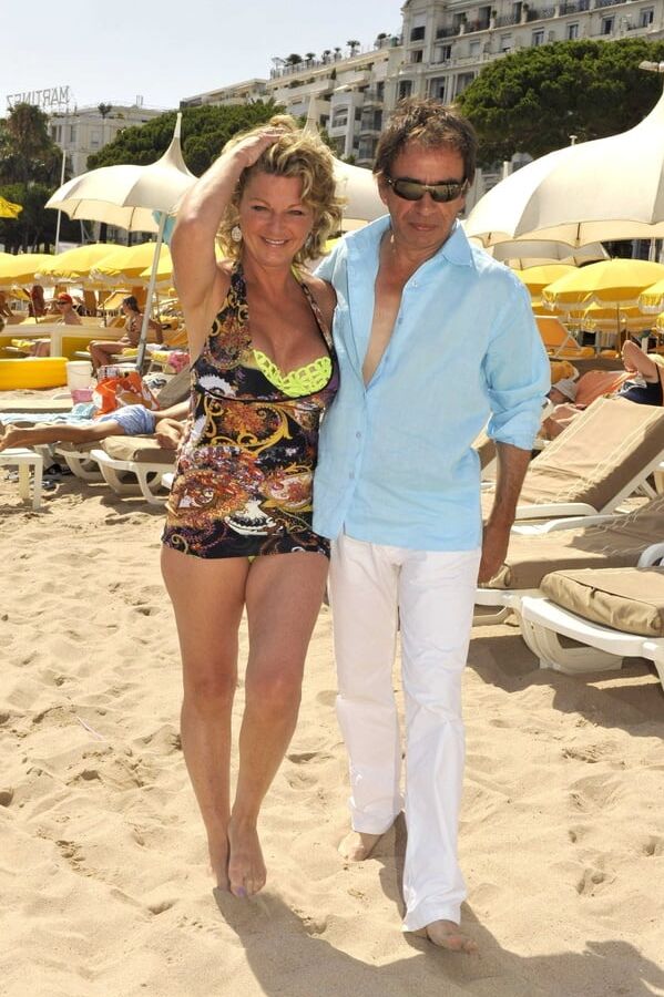 Jeane Manson loves the beach