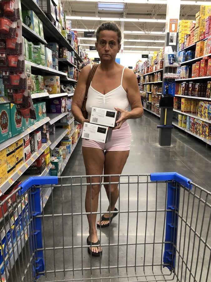 Leslie Walmart posing cellulite saggy tits long nipples pt