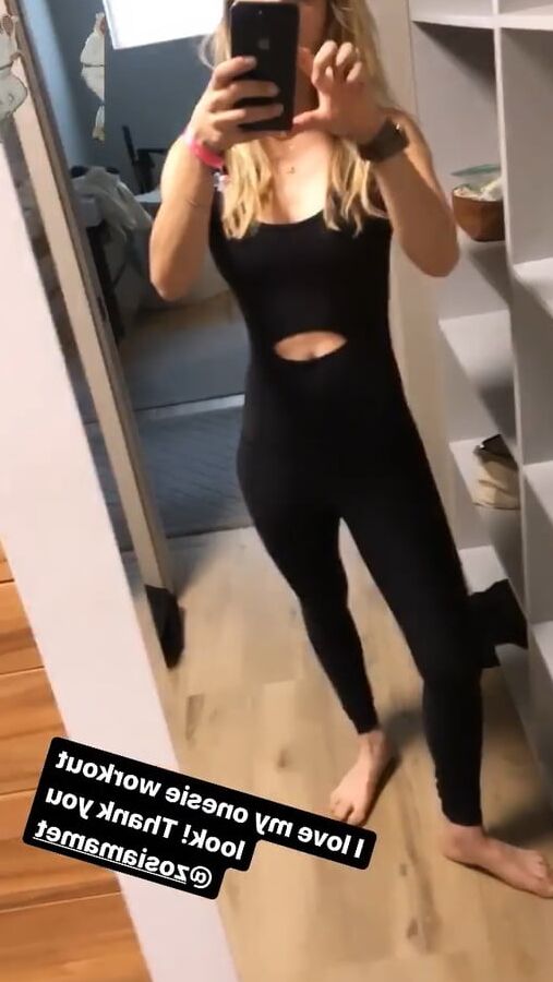 Kaley Cuoco Sexy Feet And Ass