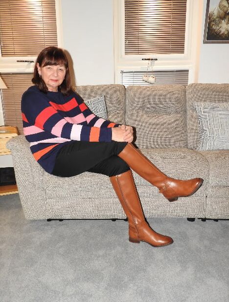 Milfs &amp; Gilfs wearing boots no.