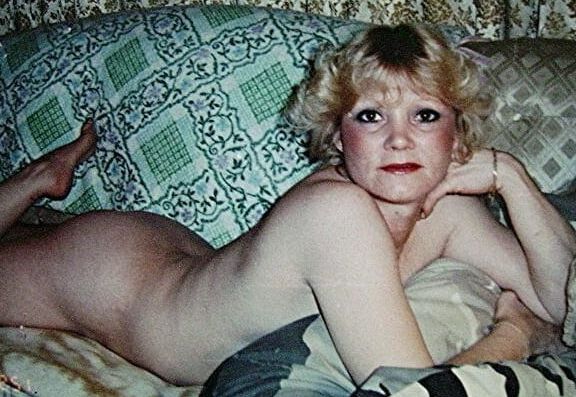 Vintage wife Lora