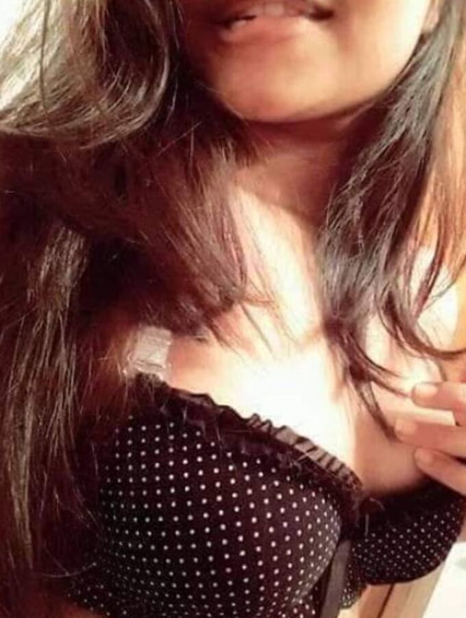 Unknown Desi Girl (leaked nudes)