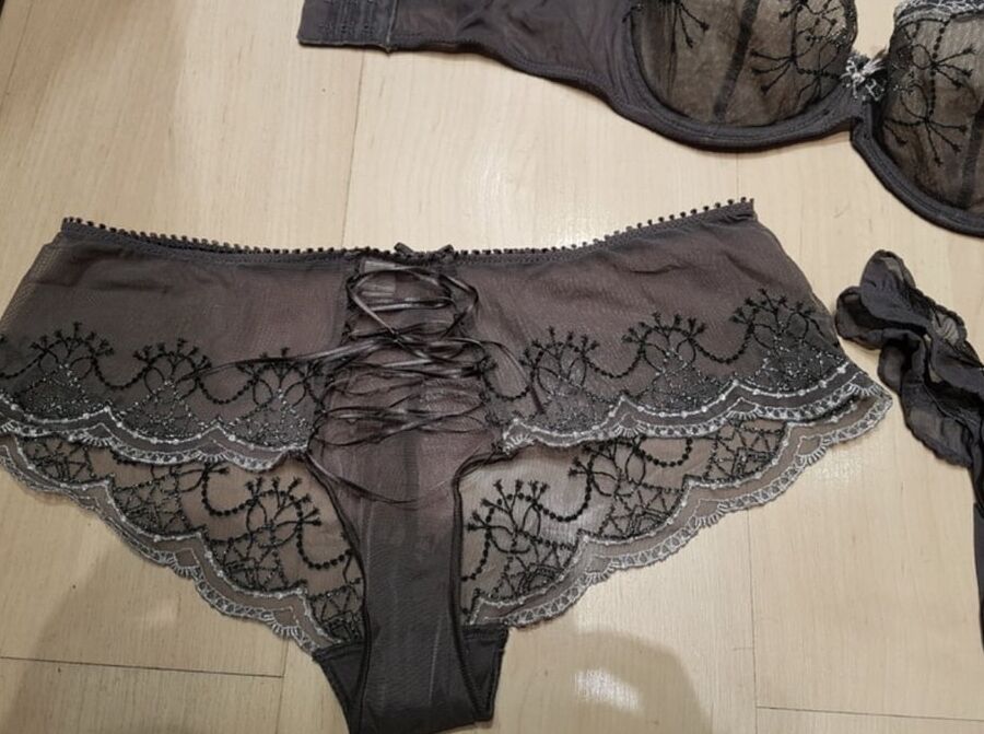 Les culottes et strings de ma femme