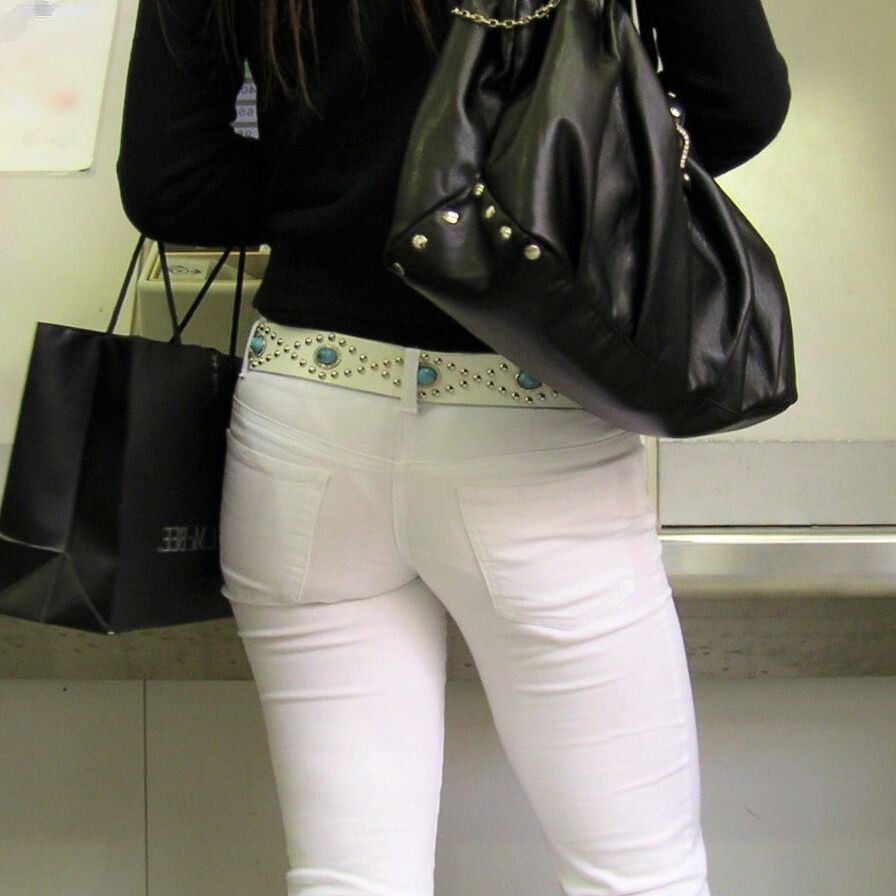 Voyeur: Sexy Asian jeans asses....
