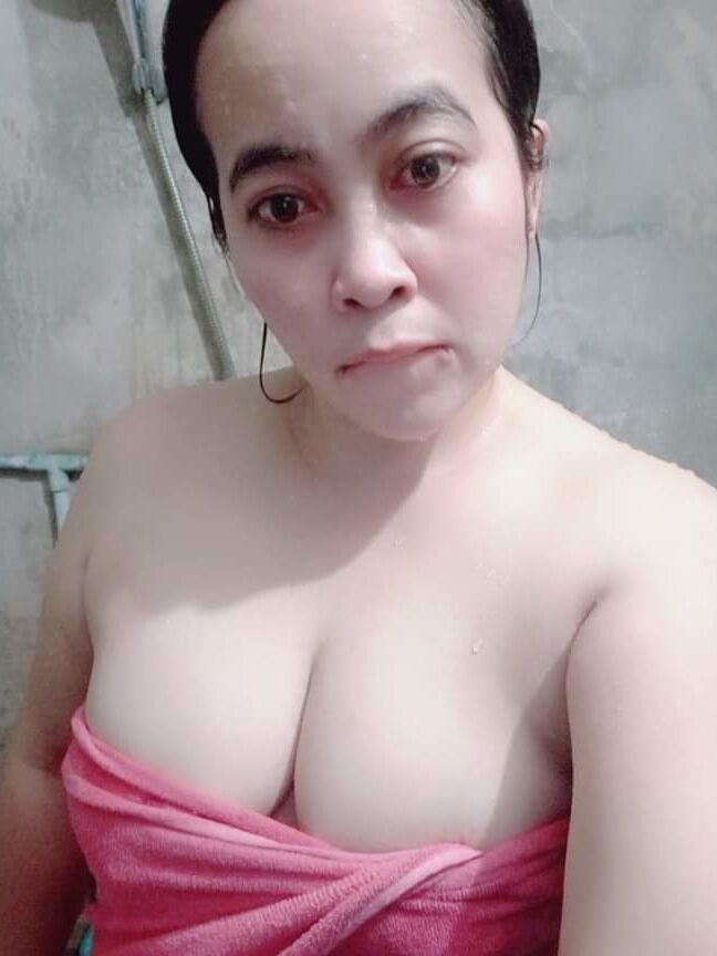 Tetek besar janda