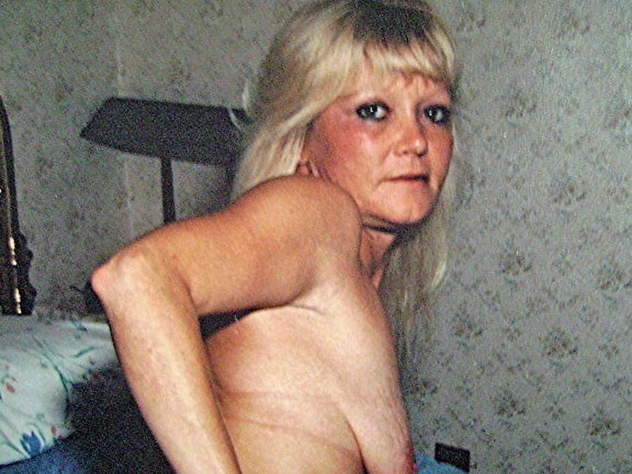 Vintage wife Lora