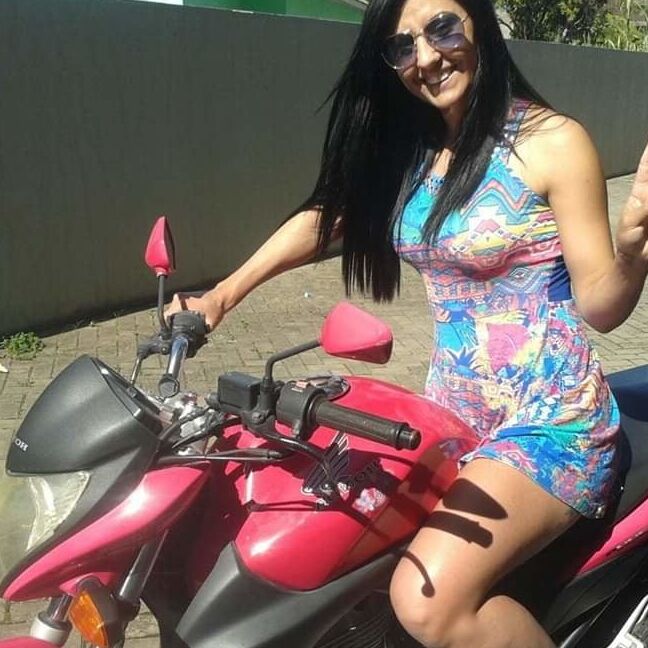 RAQUEL MADURA MAGRINHA GOSTOSA