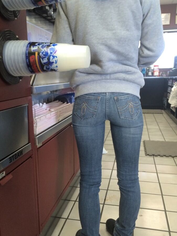 Voyeur: Sexy Asian jeans asses....