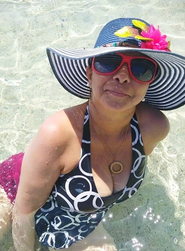 Mi tia culona y tetona - Cougar mom with Big ass and tits
