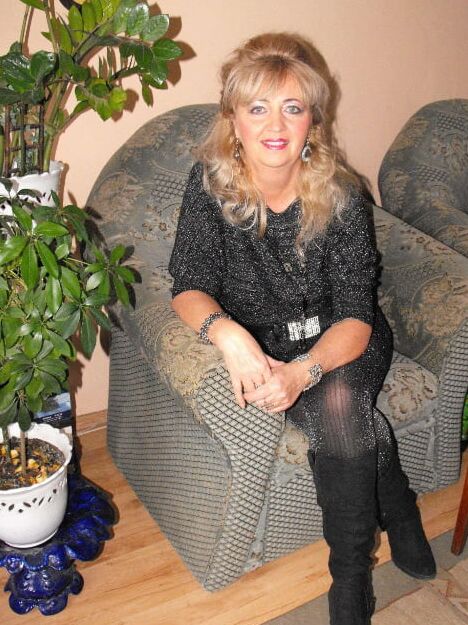 Milfs &amp; Gilfs wearing boots no.