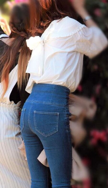 Voyeur: Sexy Asian jeans asses....