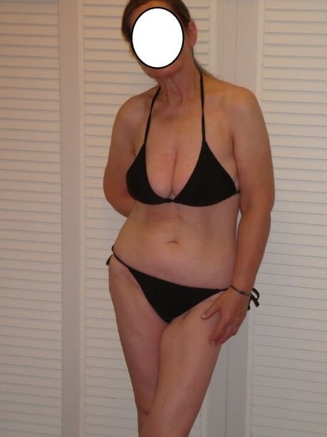 Amateur Wives - Swimsuits