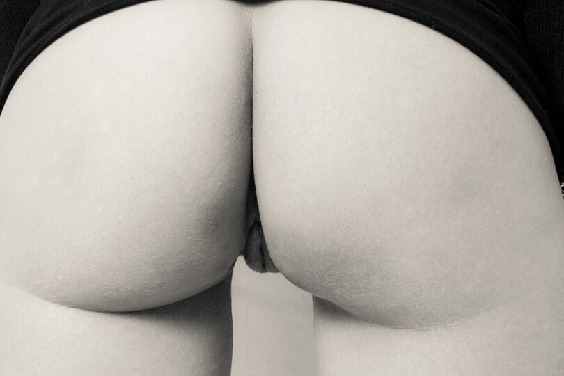 A pretty woman, completely undressed for a photo shoot.