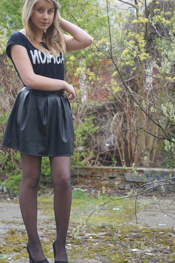 sexy females in tights pantyhose nylons