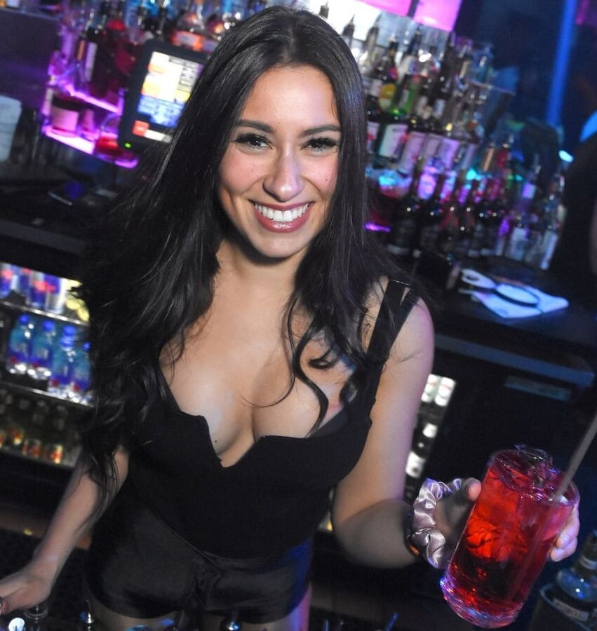 Girls partying in club - Paris