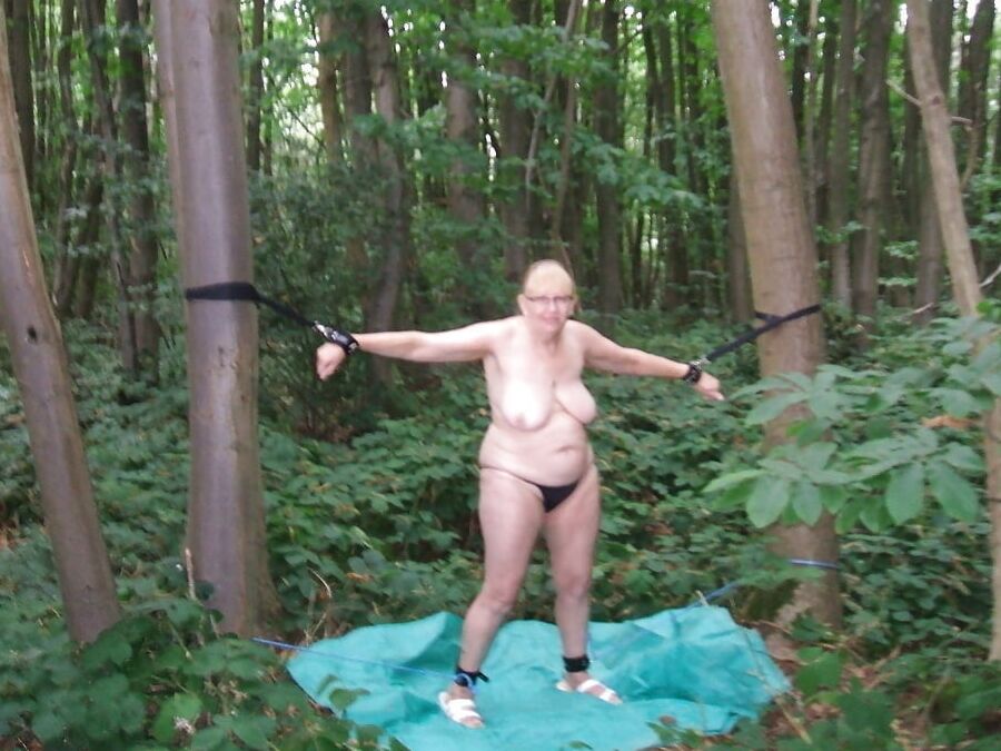 Torjen zeigt die Omafotze Susan aus Silkeborg vor