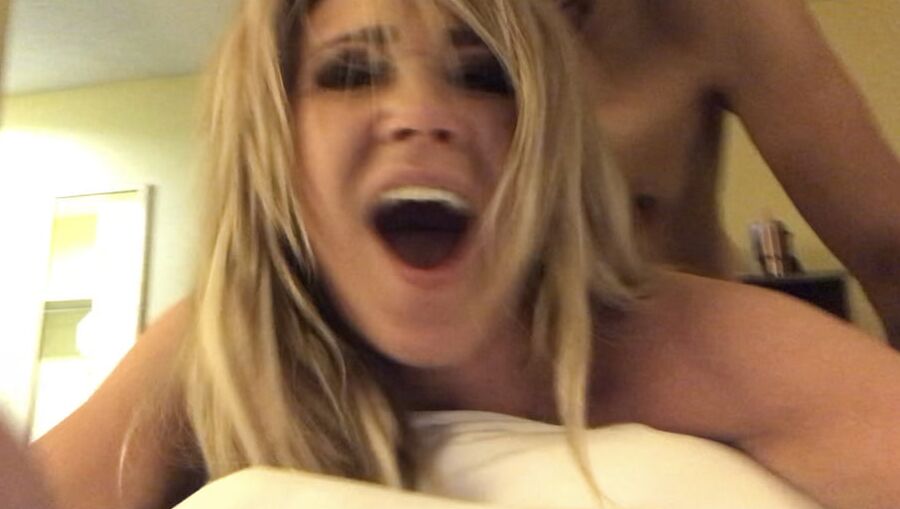 Hotwife giving it up
