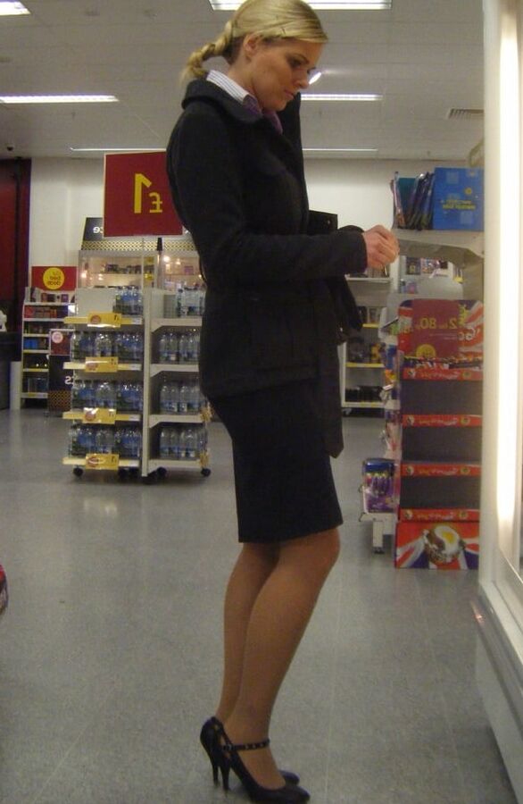 Street Pantyhose - Blonde Shopper in Tan Pantyhose