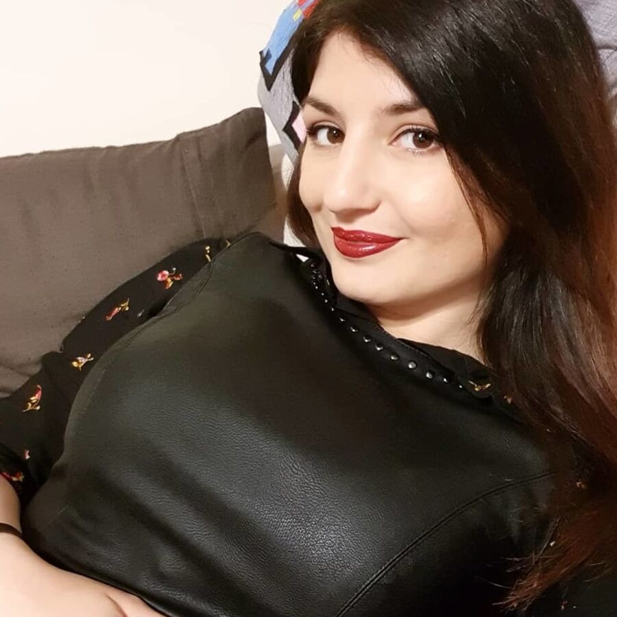 Hot italian youtuber!! So lovely!! Photos + my fakes