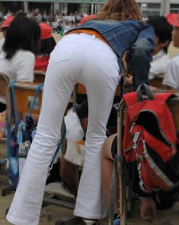 Voyeur: Sexy Asian jeans asses....