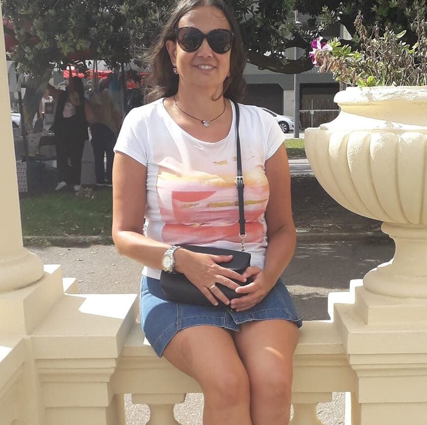 hot milf Isabel - comment and rate