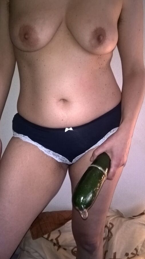 Hairy JoyTwoSex Playing With Zucchini