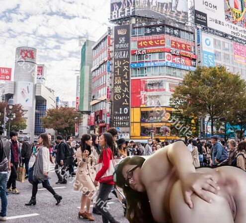GROS CUL EXPOSER EN PLEINE RUE