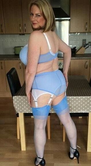 Super hot busty mature milf