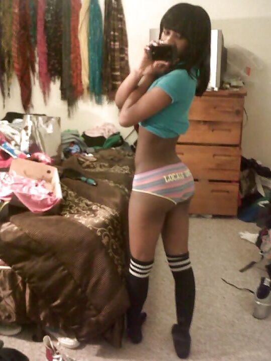ebony babe on shoot