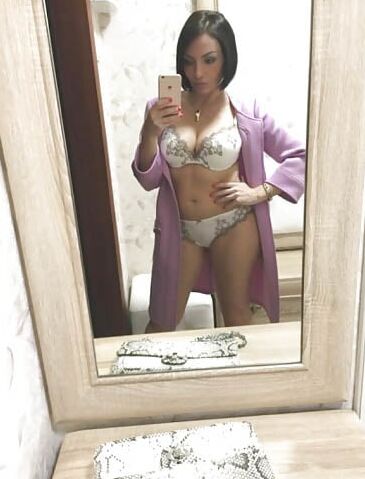 Sexting nudes with a milf from the gym