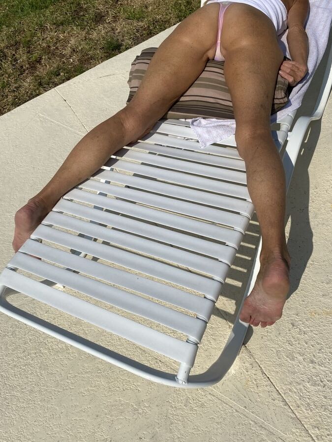 Beach pool