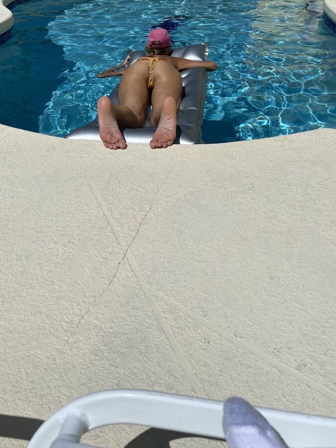 Beach pool