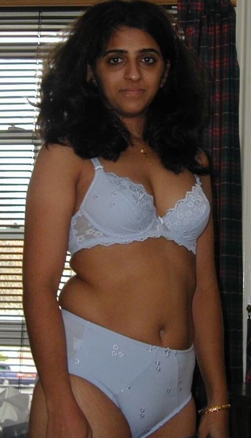 Pakistan MILF slut exposed