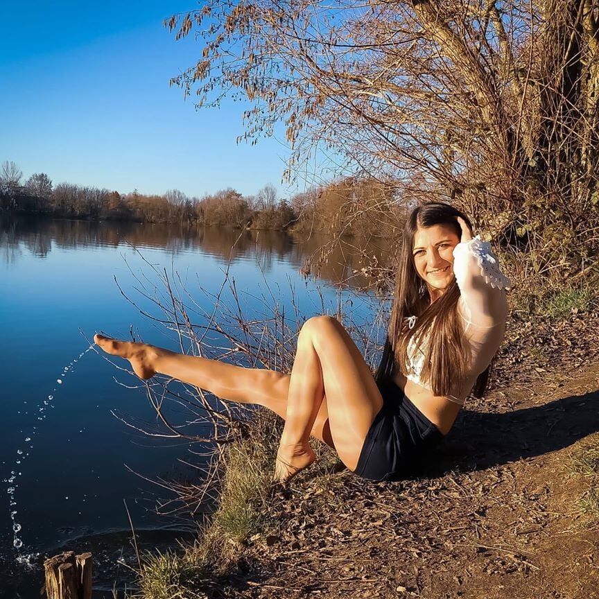 sexy european Selma in tights pantyhose nylon legs+feet