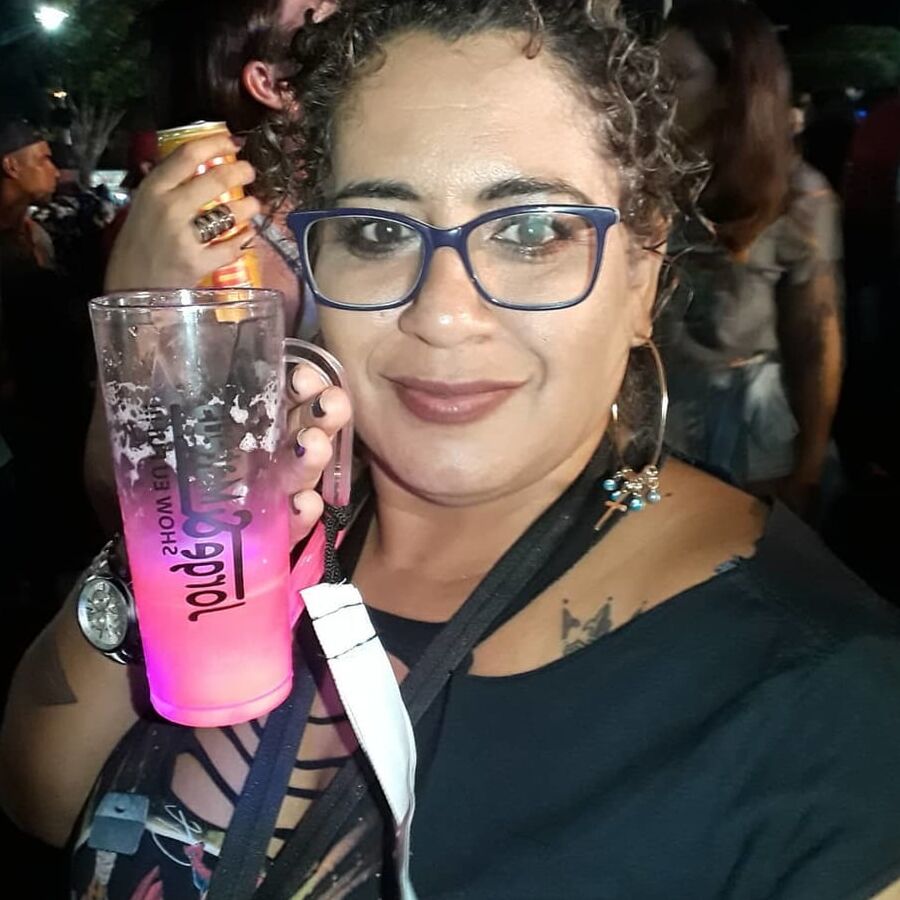 Sexy face with glasses Milf