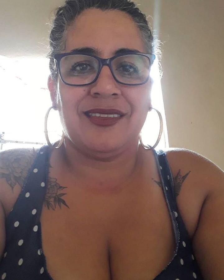 Sexy face with glasses Milf